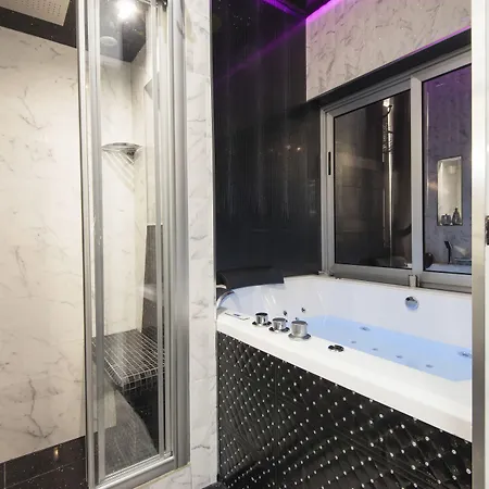 아파트 Jacuzzi Suitesweetrome *